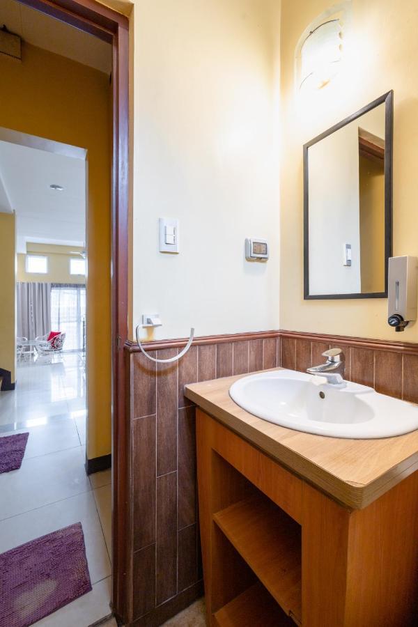 Casa Heradurra Uno/Dos マニラ市 エクステリア 写真