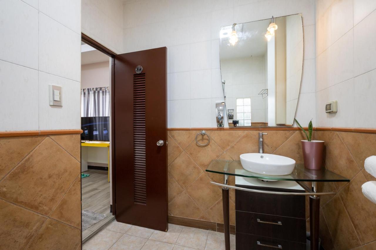 Casa Heradurra Uno/Dos マニラ市 エクステリア 写真
